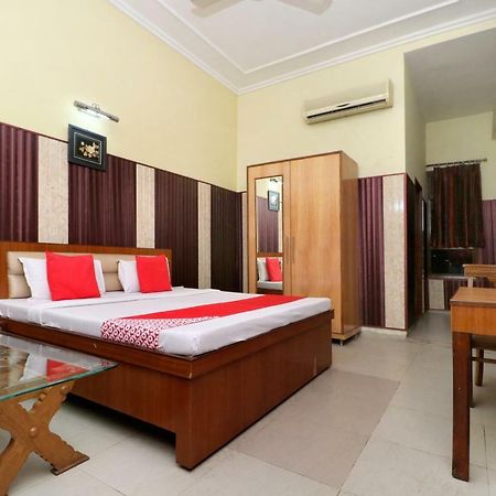 Oyo 40699 Grand Sokhi Hotel Tarn Taran Exterior foto