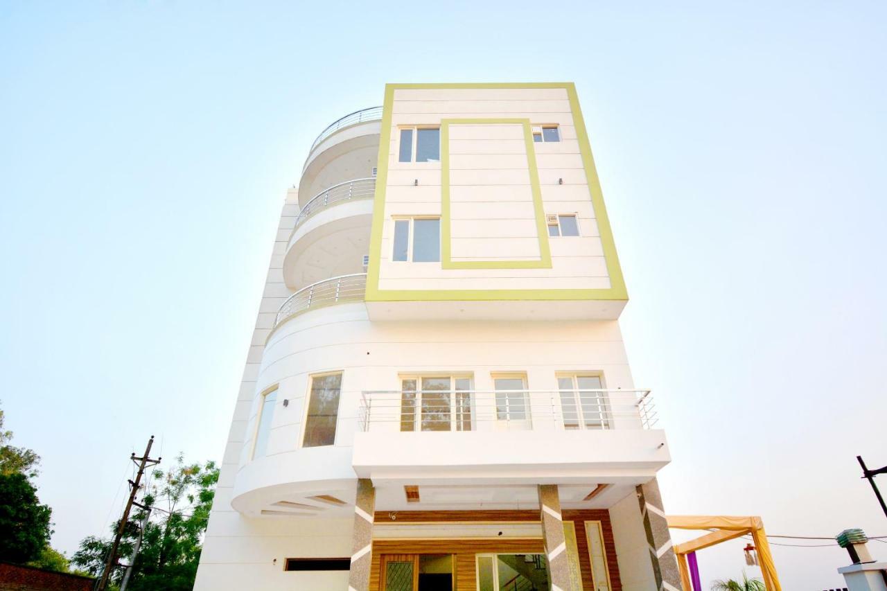 Oyo 40699 Grand Sokhi Hotel Tarn Taran Exterior foto