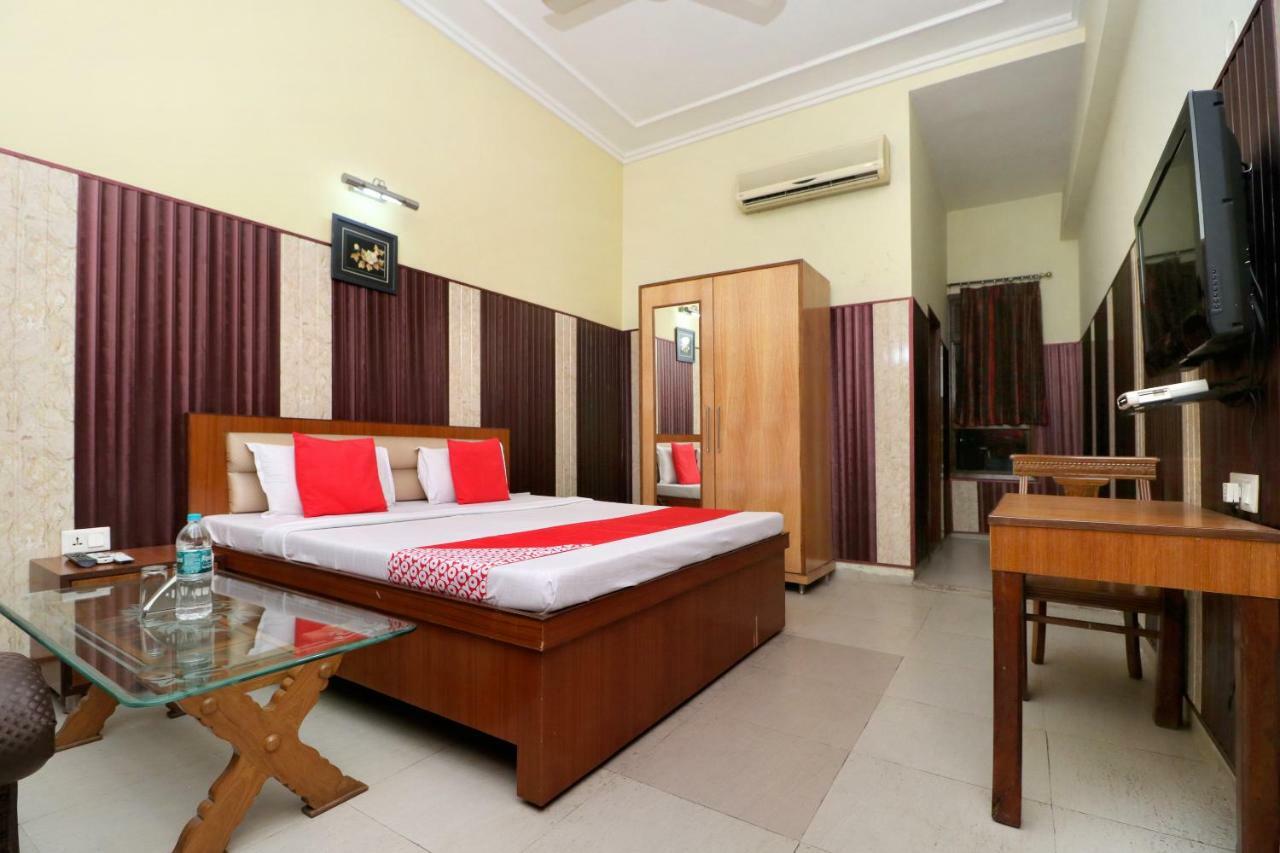 Oyo 40699 Grand Sokhi Hotel Tarn Taran Exterior foto