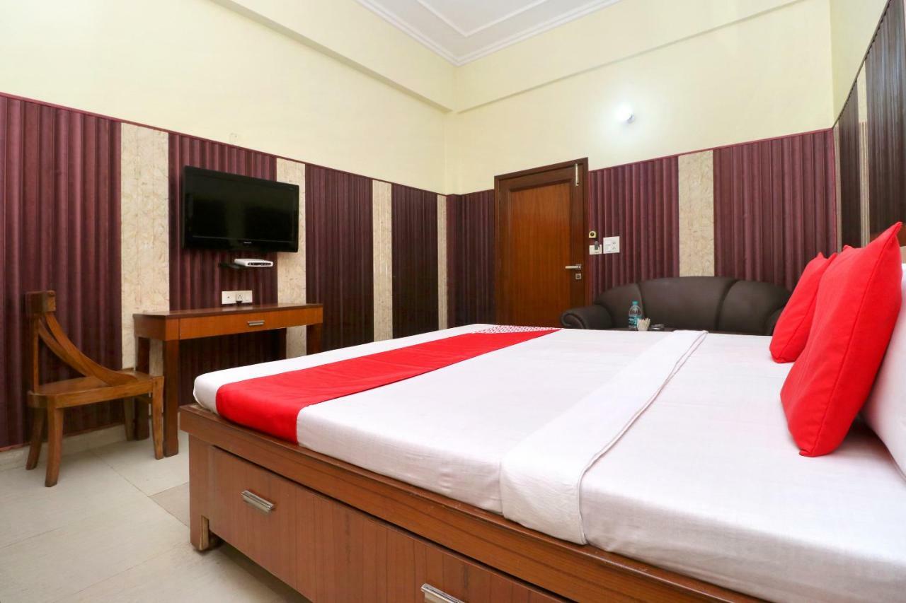Oyo 40699 Grand Sokhi Hotel Tarn Taran Exterior foto